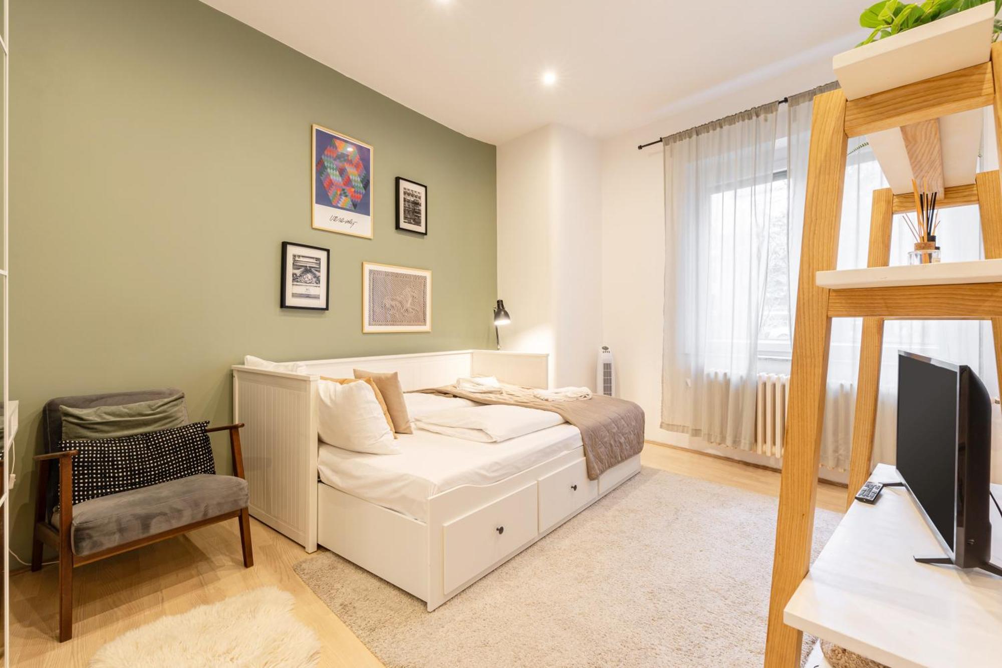 Aurora Acres Budapest